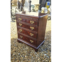 Bachelor Chest With Slide