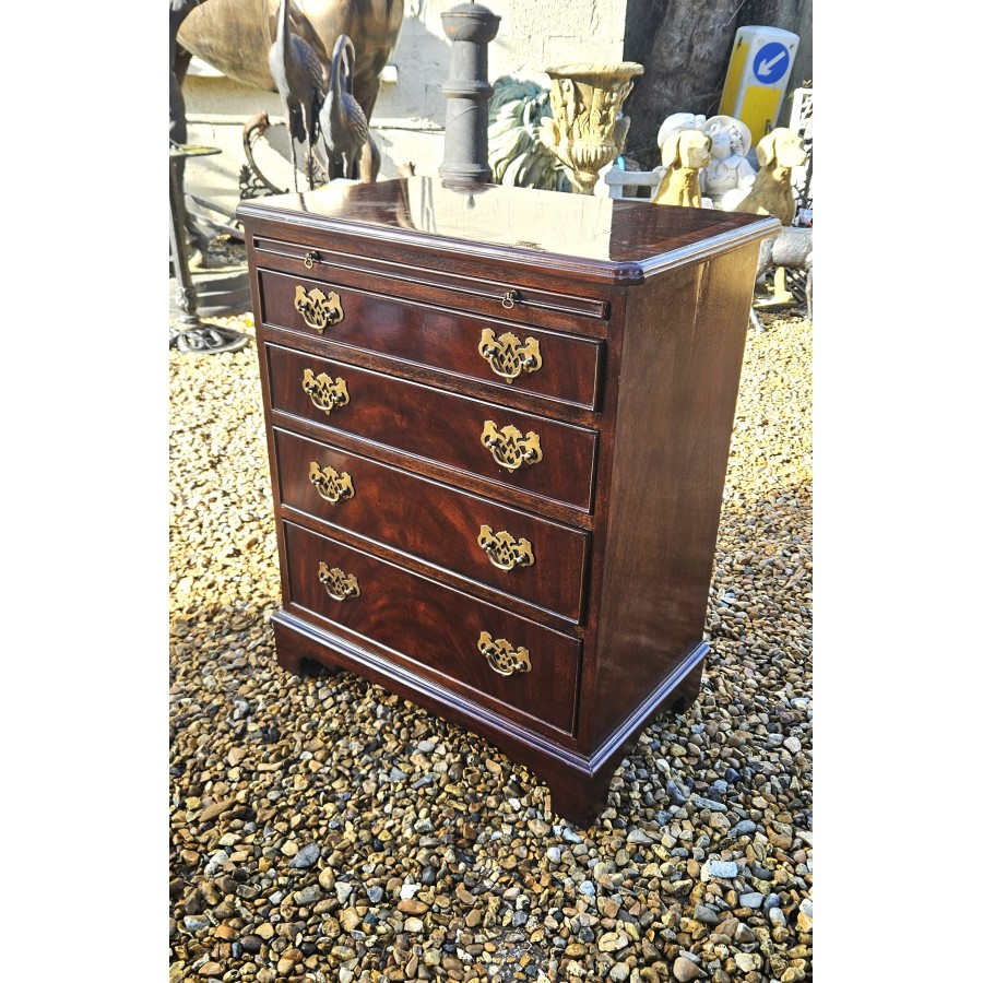 Bachelor Chest With Slide