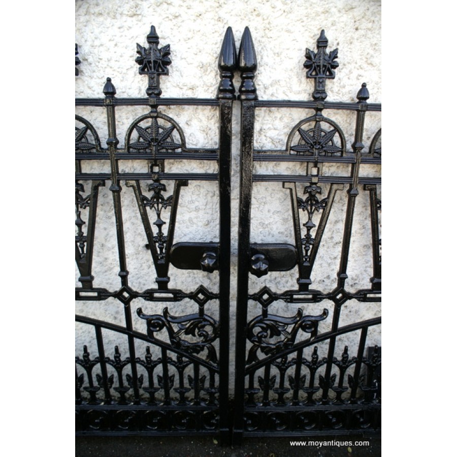 Cast Iron Gates & Piers Moy Antiques