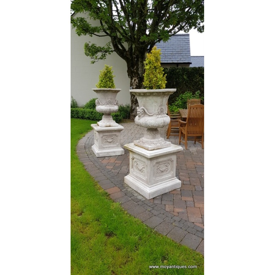 Italia Horn Head Urn