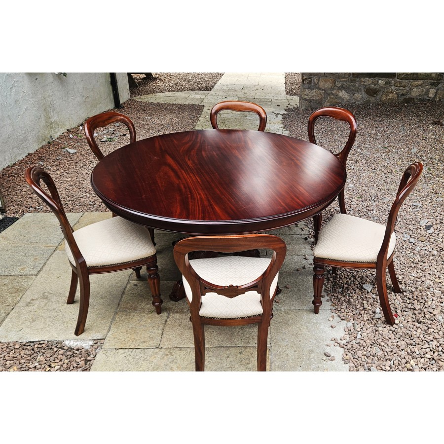 Round Dining Table & Chairs