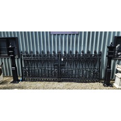Cast Iron Gates & Piers 